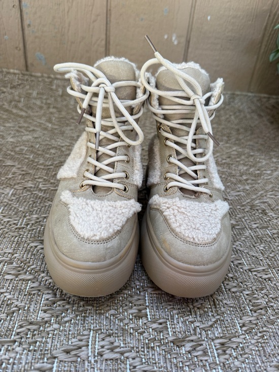 Steve Madden Tan Platform Lace-Up Shearling Boots size 6 - Picture 2 of 10